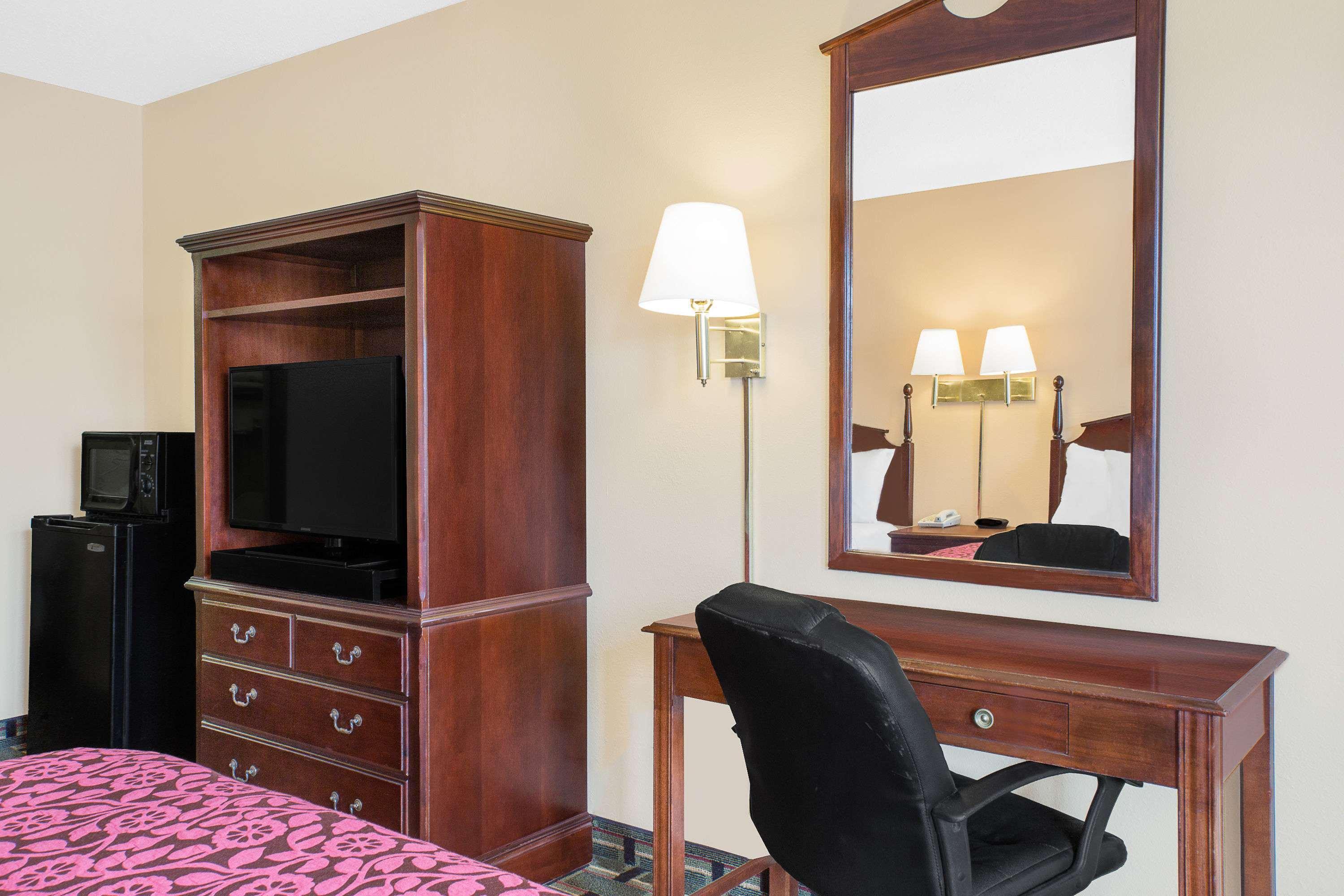 Meridian Inn Hotel 외부 사진